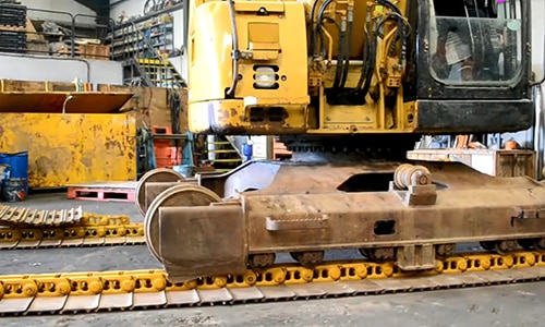 Do you know how the excavator chain is installed?